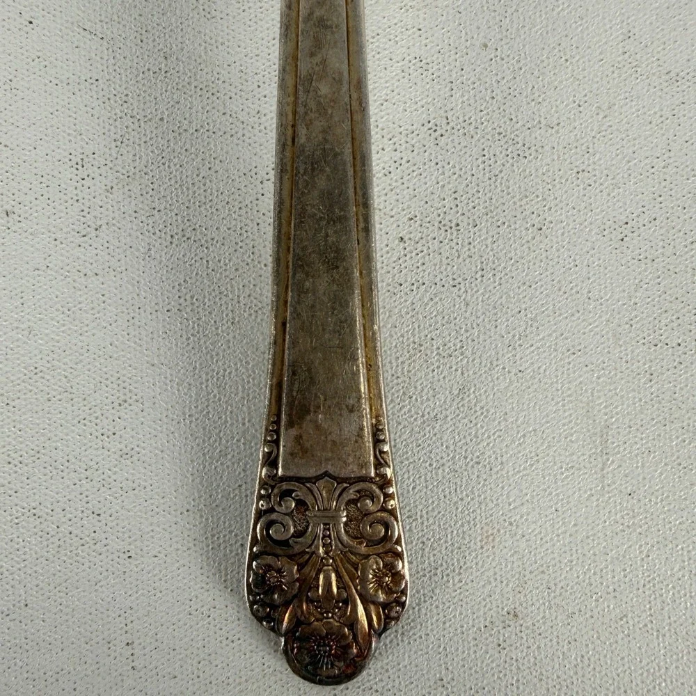 Rogers Deluxe Plate PRECIOUS Silverplate Flatware 7 5/8